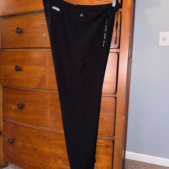 Med Couture Women’s Cargo Scrub Pants - Picture 5 of 8